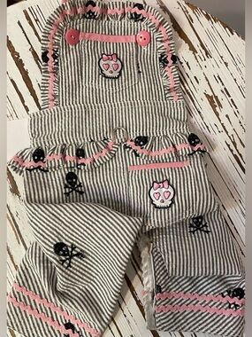 Striped Pink-Trim Skull Patch Pet Overalls
Medium